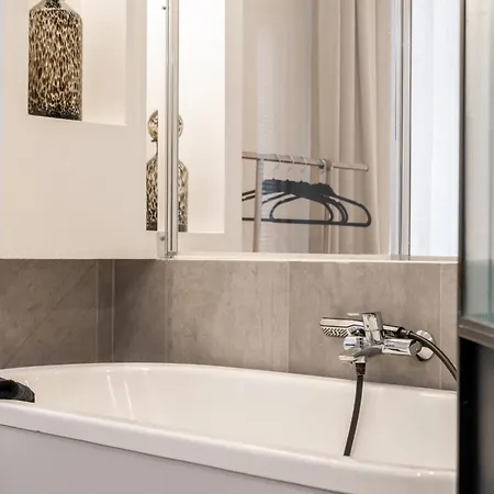 Hyper Centre - 2 Pieces Avec Balcon - 4 Couchages * Cannes