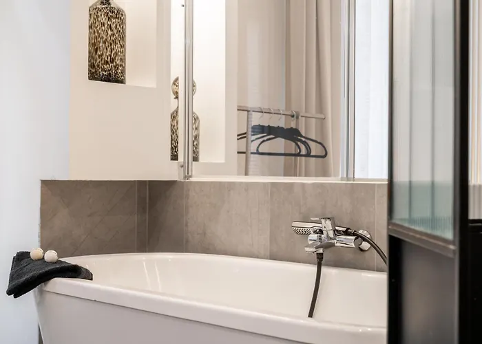 Hyper Centre - 2 Pieces Avec Balcon - 4 Couchages * Cannes